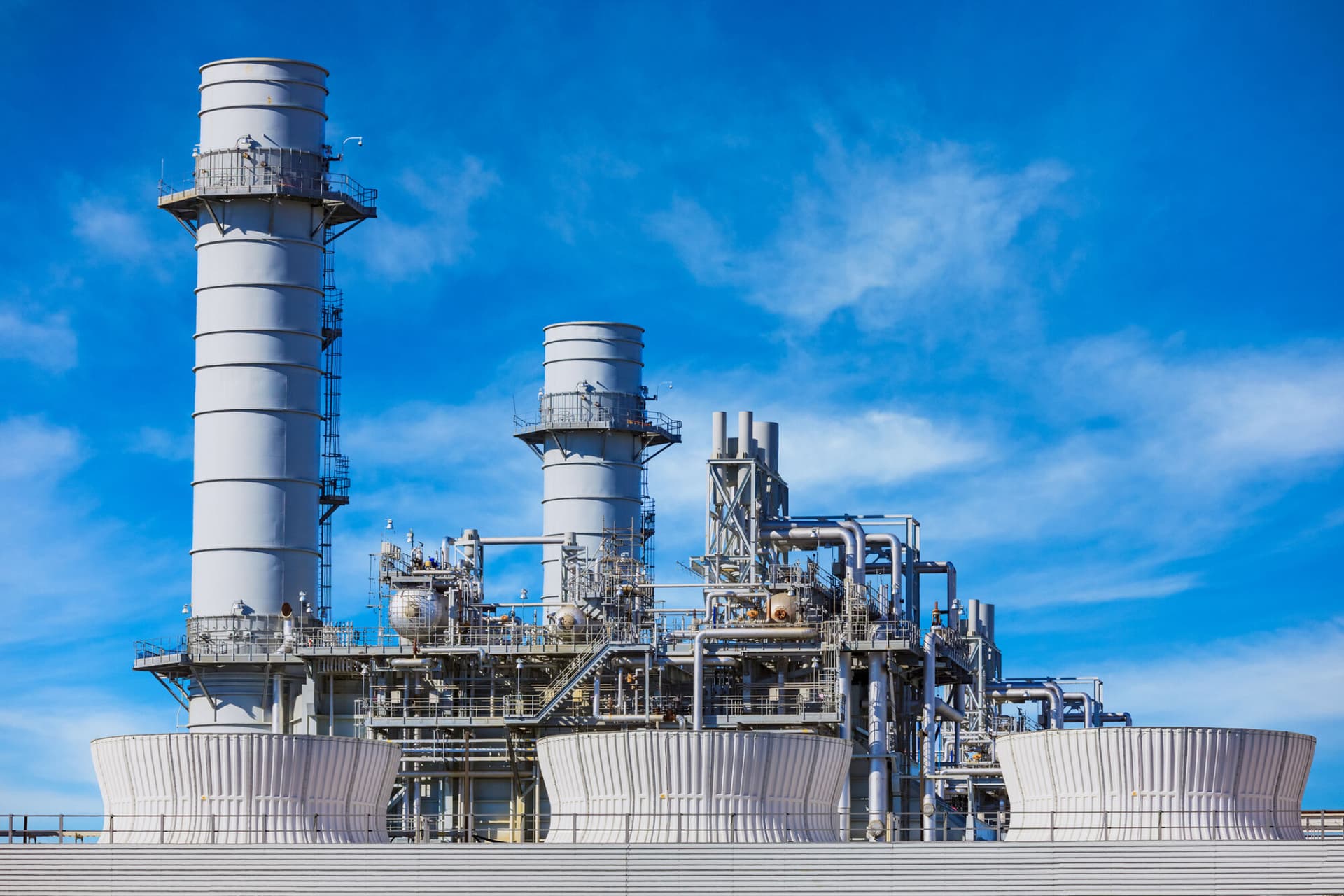 A natural gas fired turbine power plant